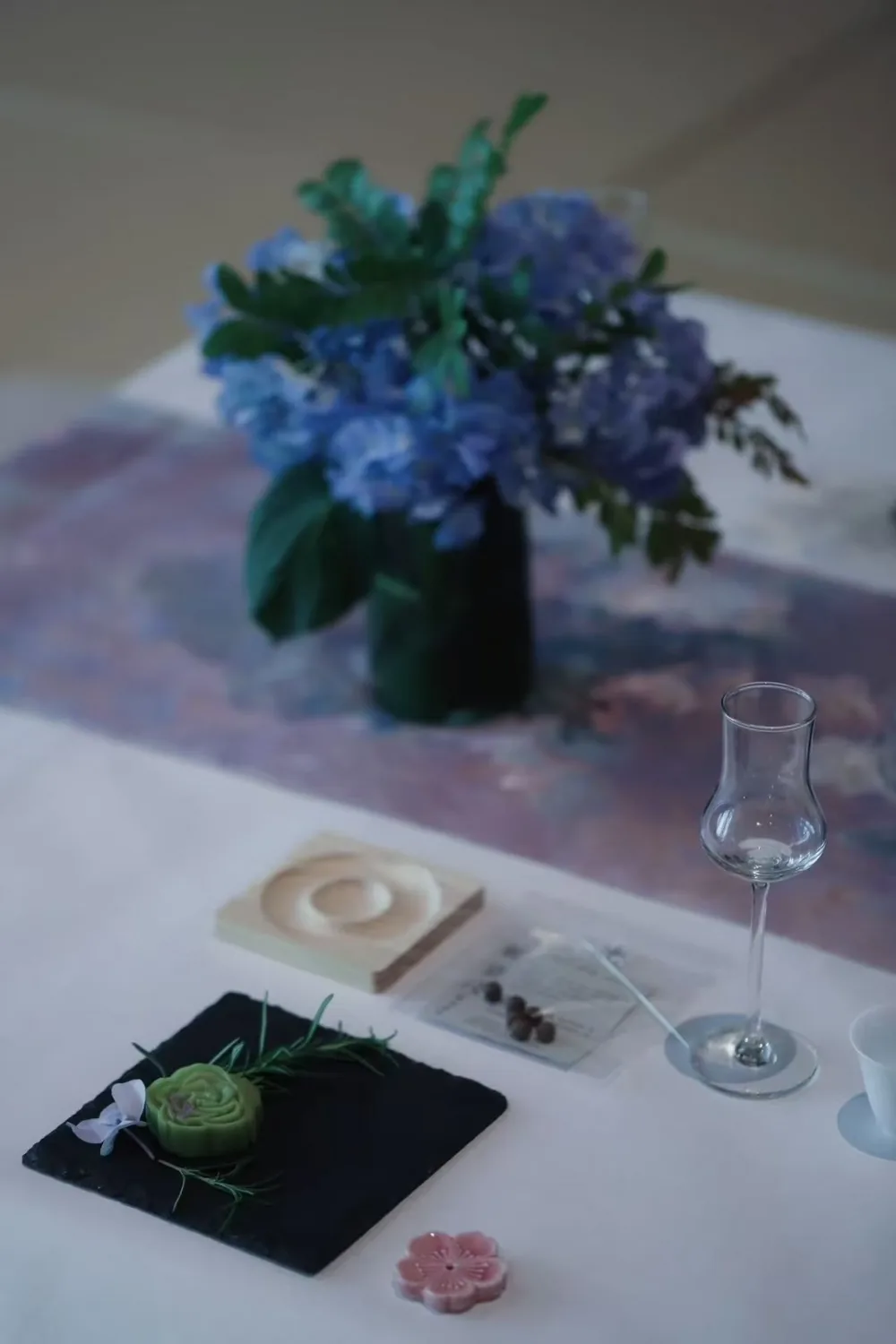 Seasonal gathering table